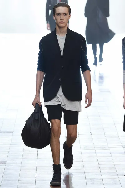 Look 40